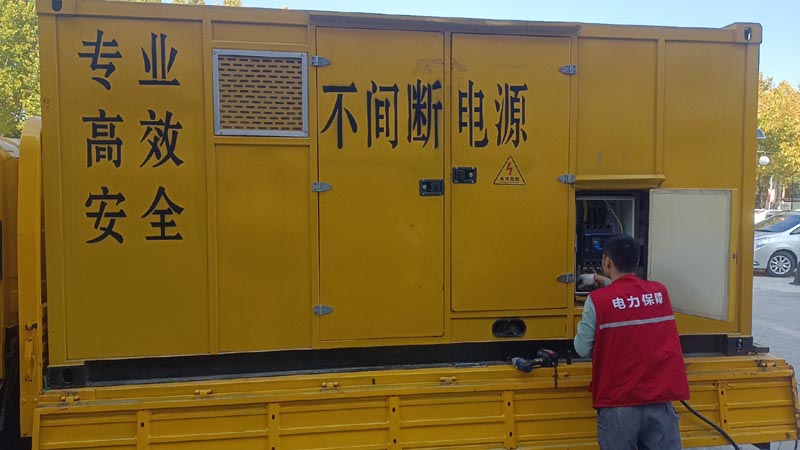 阜康柴油发电机组和UPS电源配合使用时，如何避免切换过程中的电力中断？